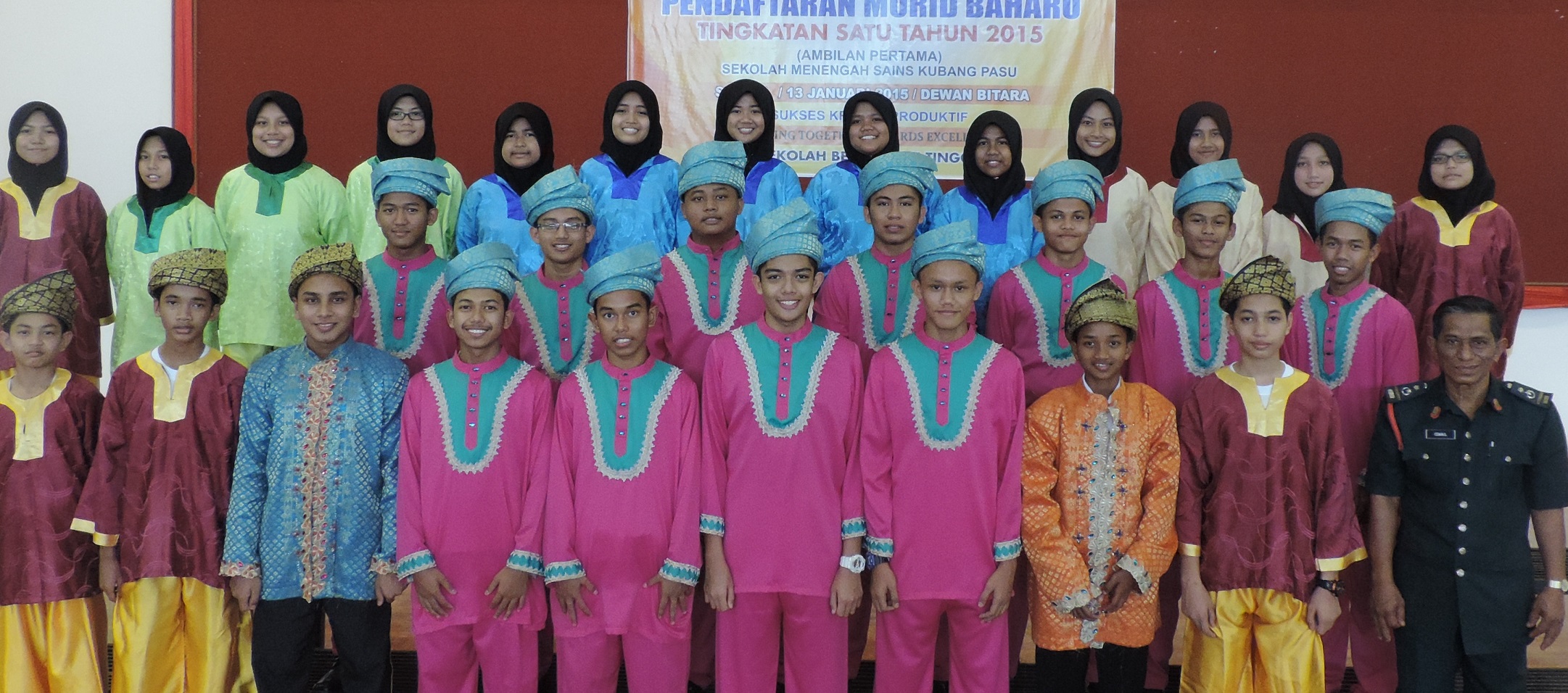 Group photo of The Sekolah Menengah Sains Kubang Pasu Dikir Barat Troupe